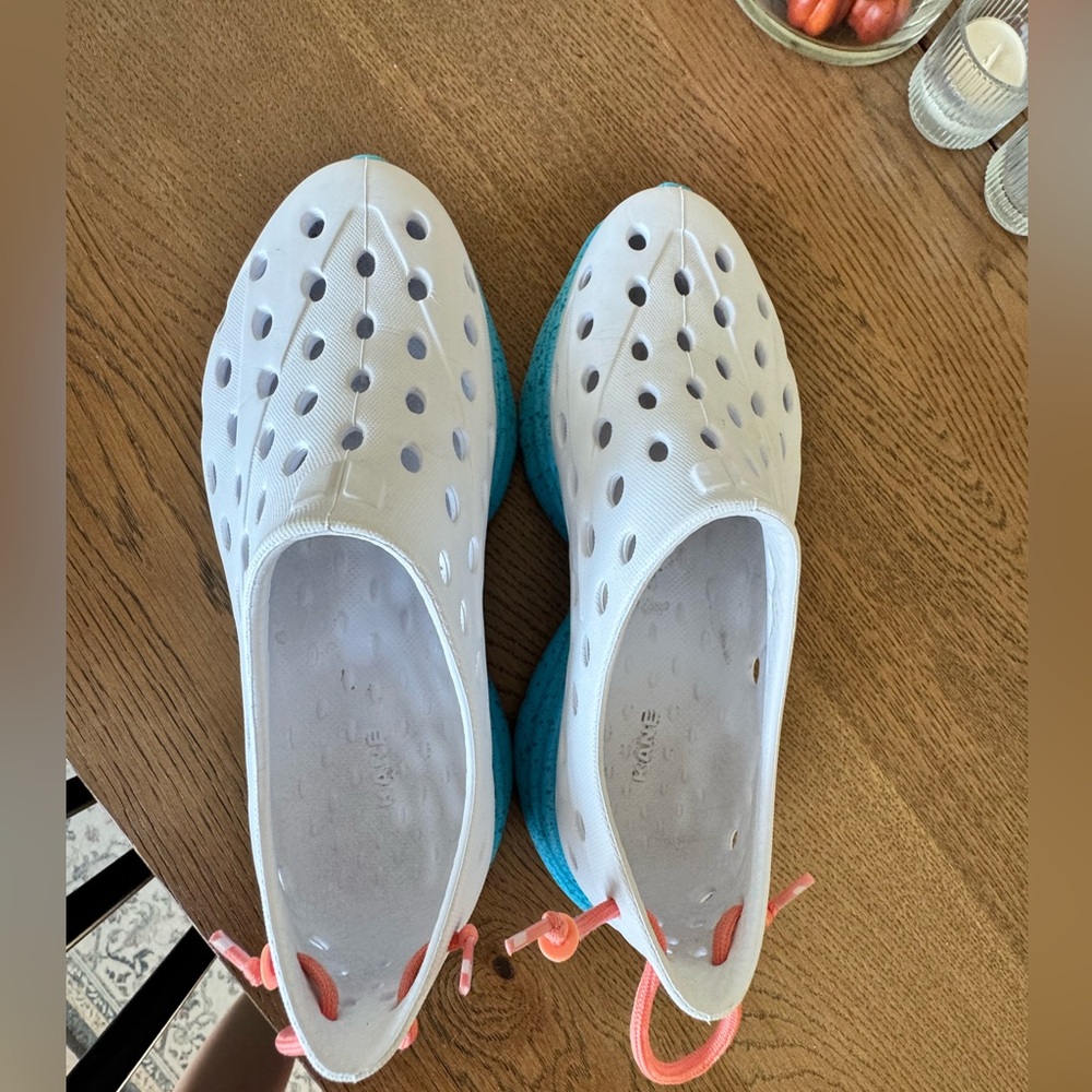Item: Zane Revive Recovery Shoes
Size: 7 
Condition: Gently-Used
